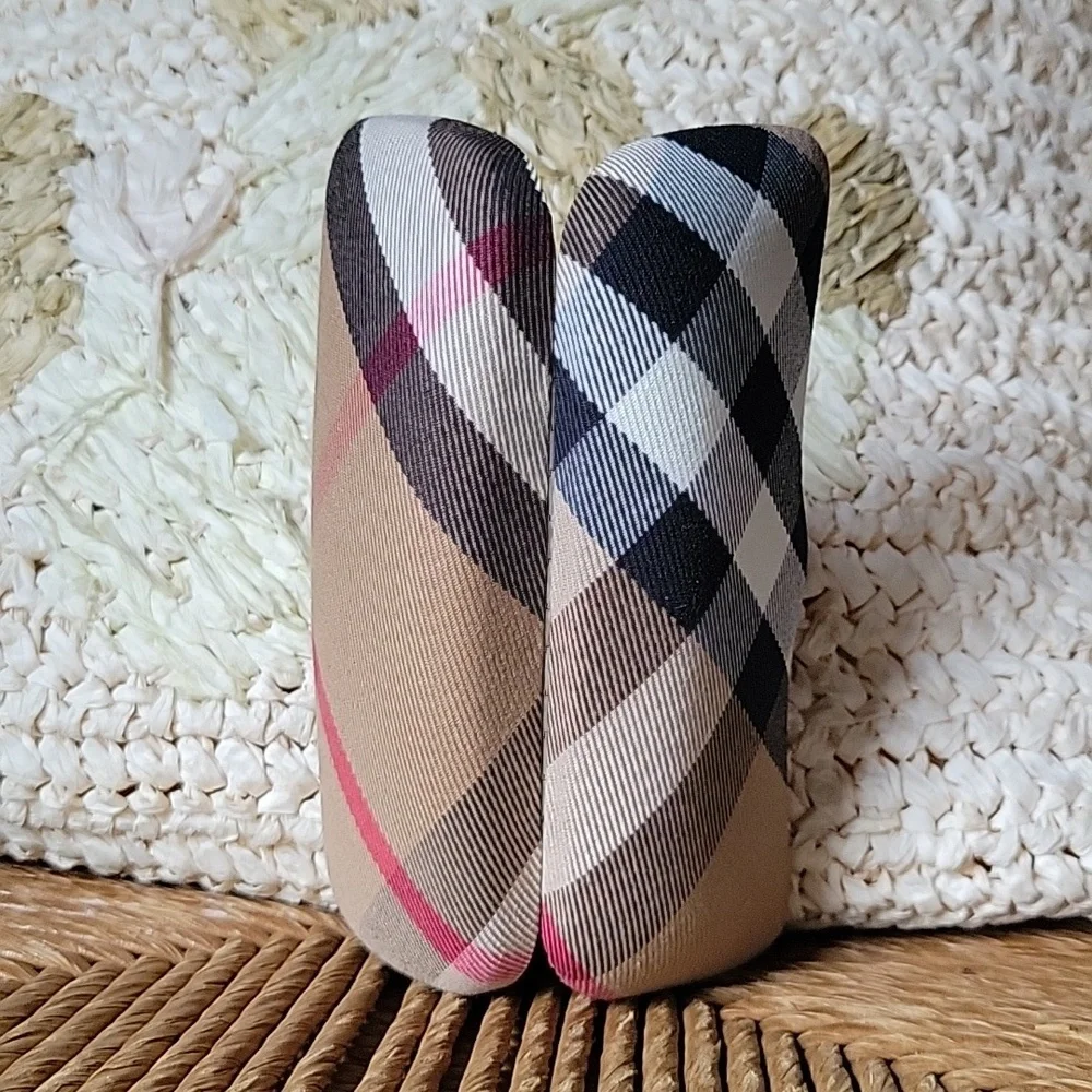 Burberry hard eyeglass/sunglass case